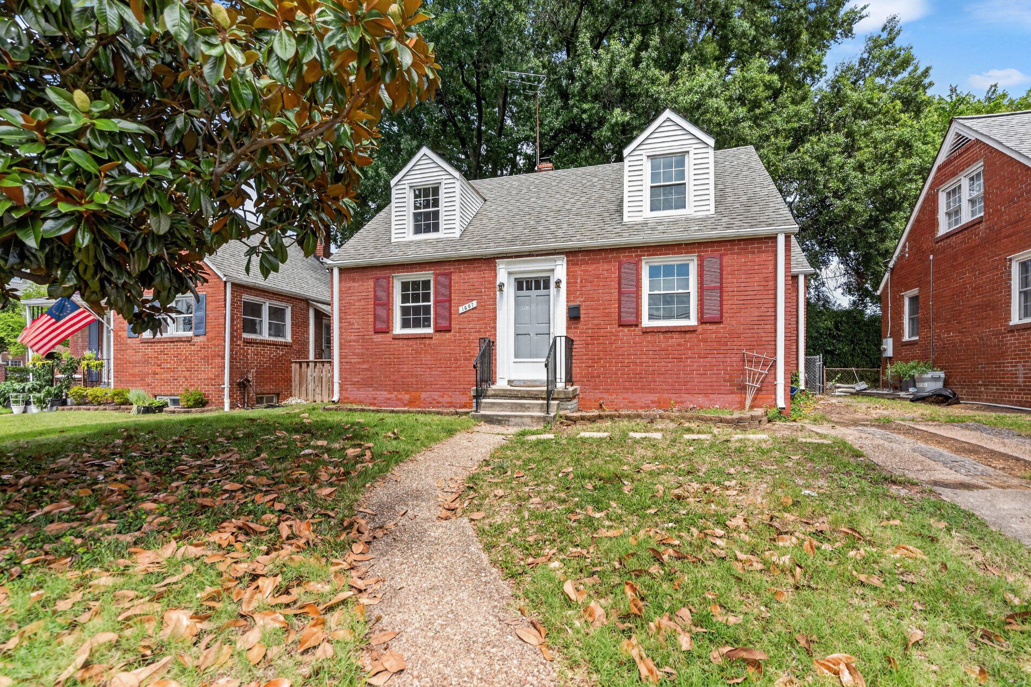 1607 W BRADDOCK ROAD