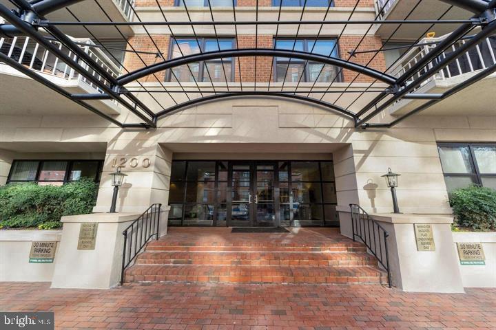 1200 BRADDOCK PLACE Unit: 209