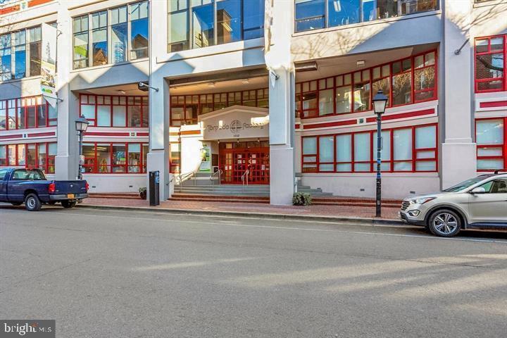 1200 BRADDOCK PLACE Unit: 209