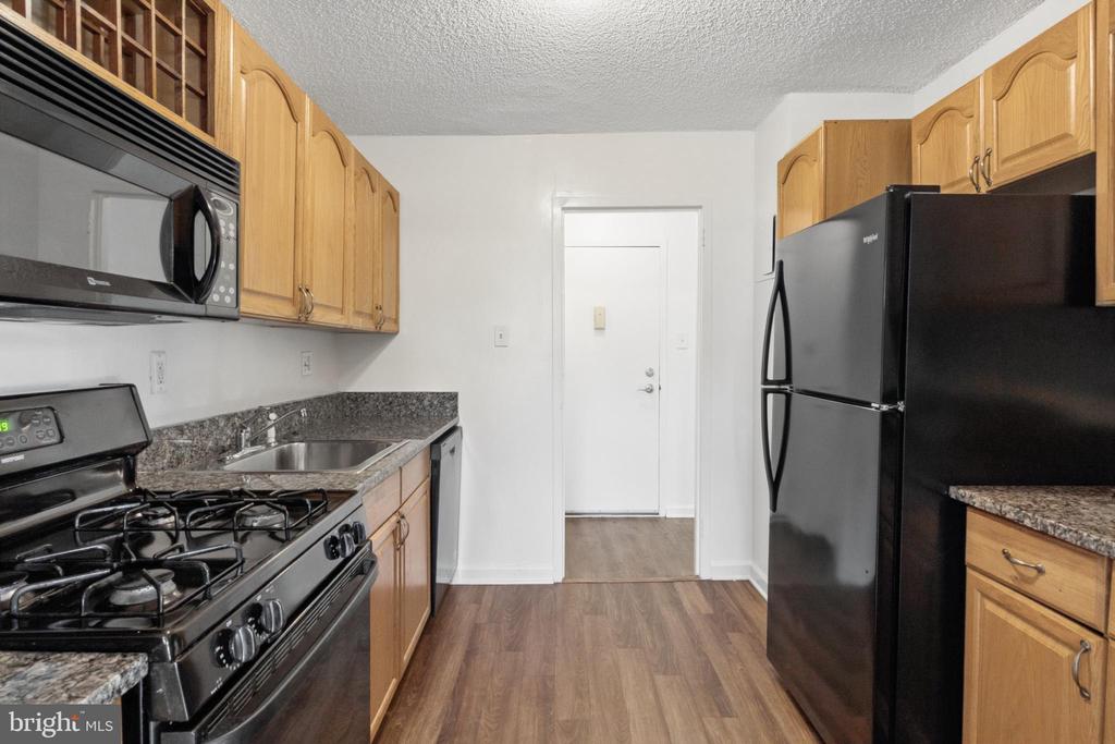 2500 N VAN DORN STREET Unit: 205