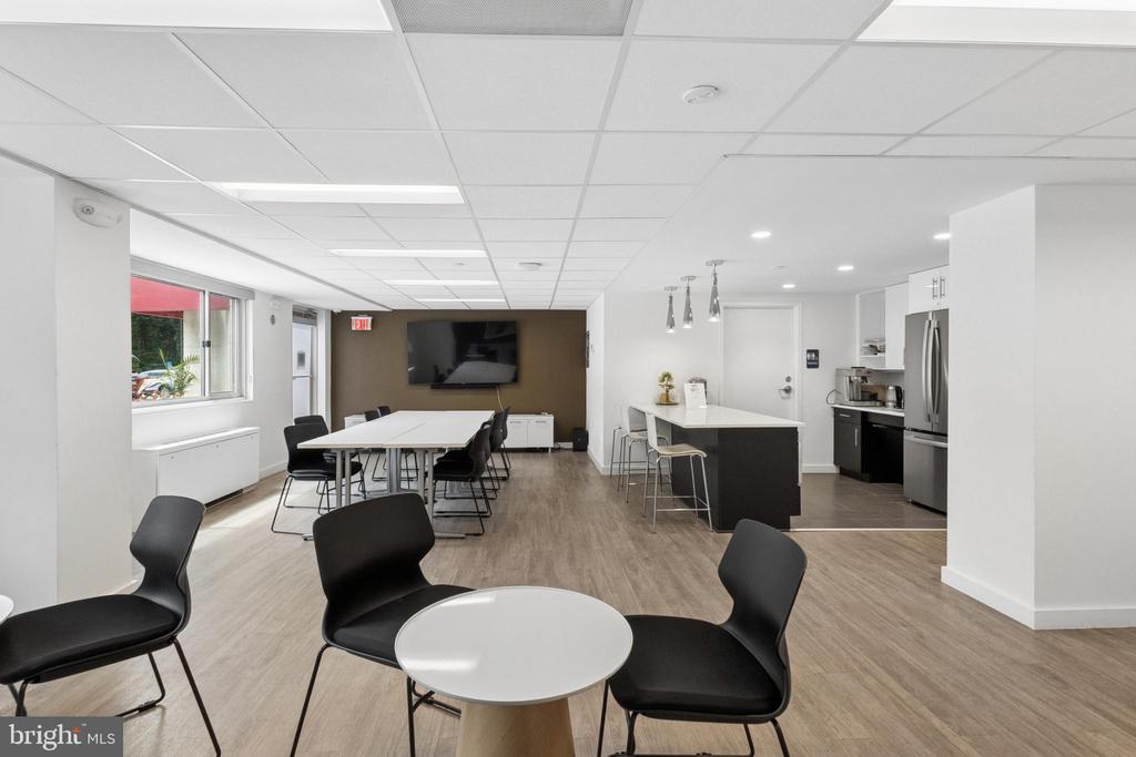 2500 N VAN DORN STREET Unit: 205