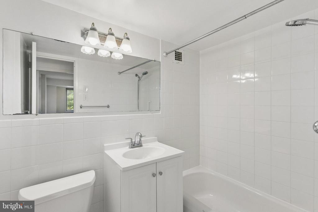2500 N VAN DORN STREET Unit: 205