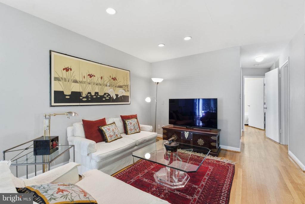 903 PEELE PLACE