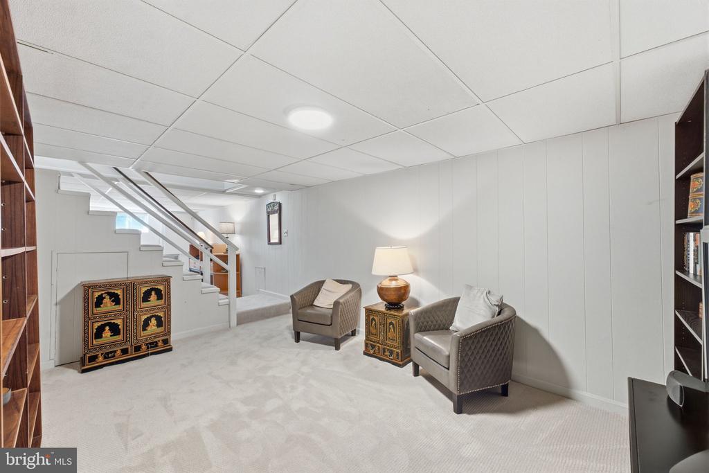 903 PEELE PLACE