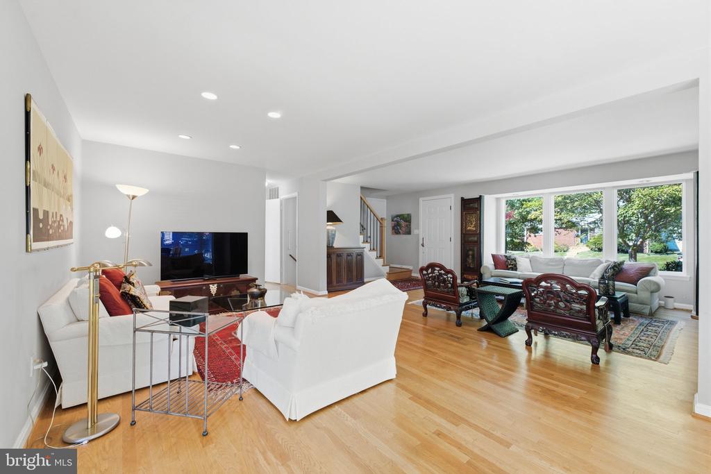 903 PEELE PLACE