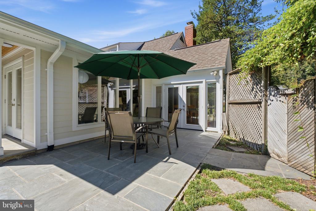 903 PEELE PLACE