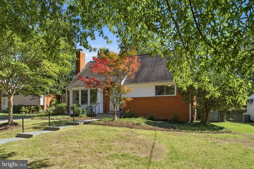 903 PEELE PLACE