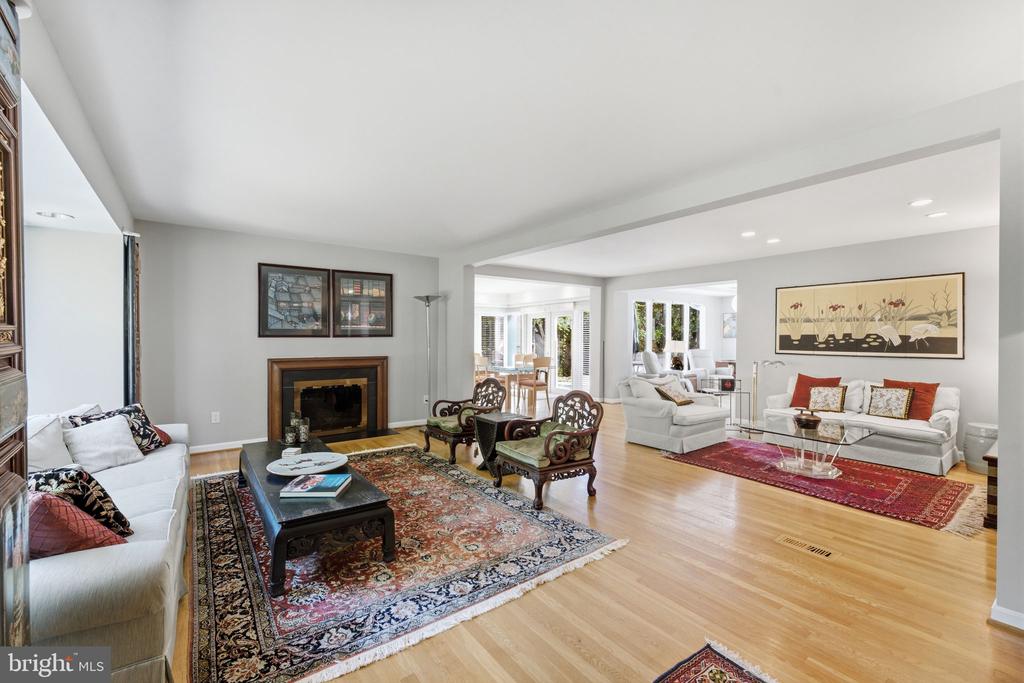 903 PEELE PLACE