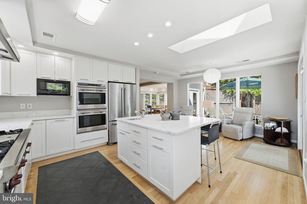 903 PEELE PLACE