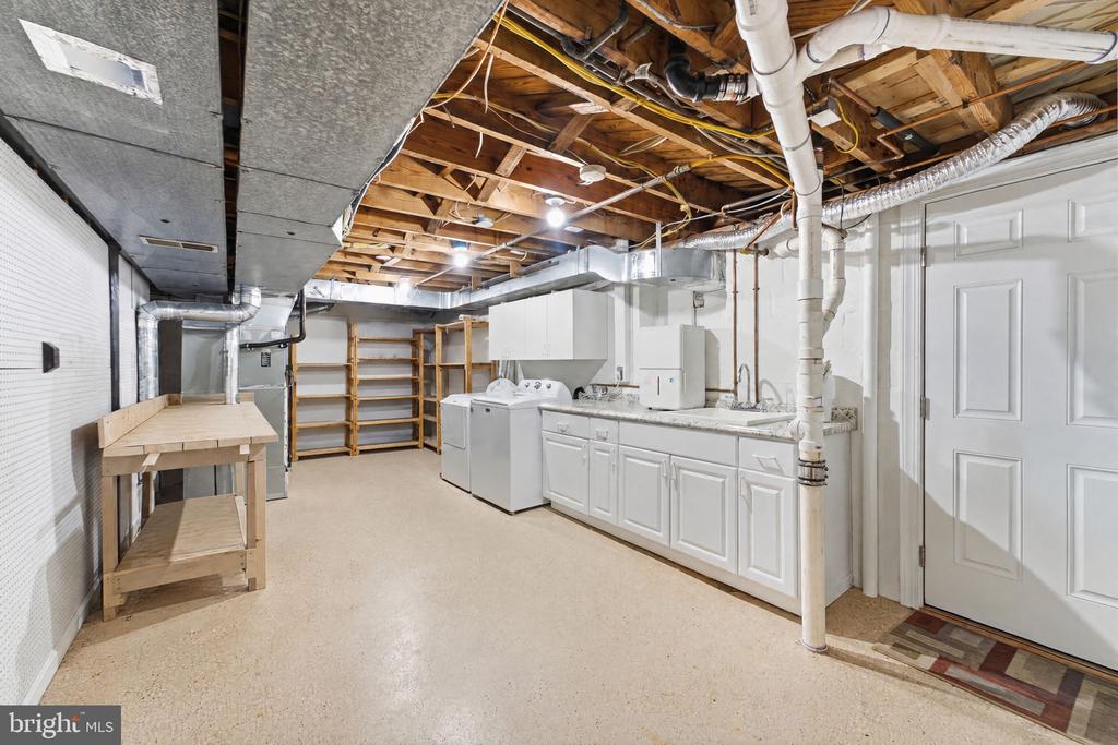 903 PEELE PLACE