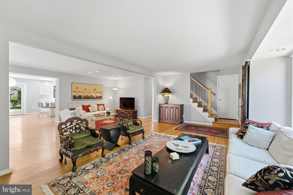 903 PEELE PLACE