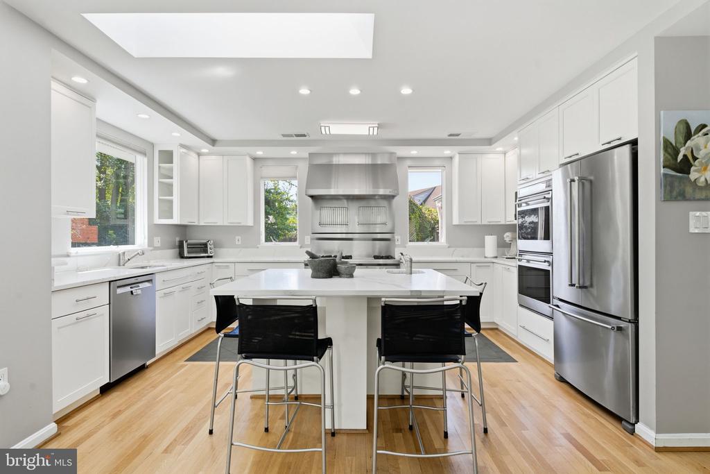 903 PEELE PLACE
