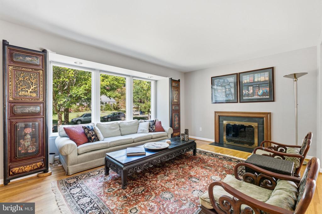 903 PEELE PLACE
