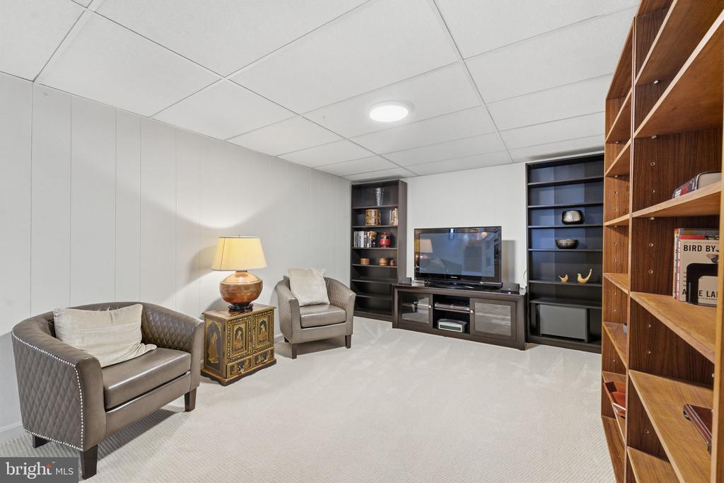 903 PEELE PLACE