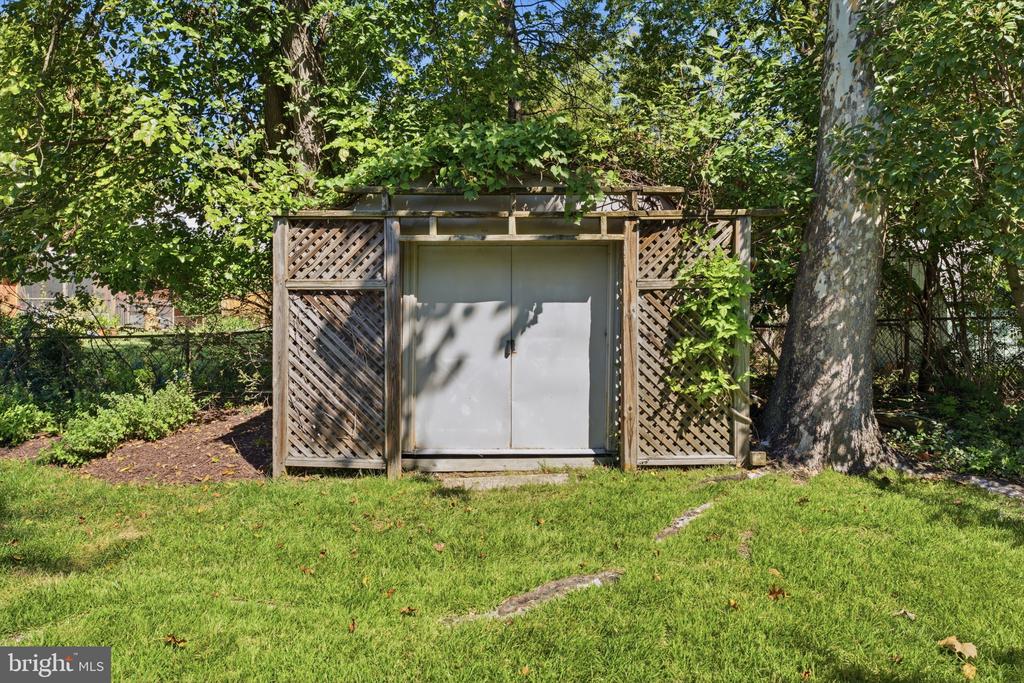 903 PEELE PLACE