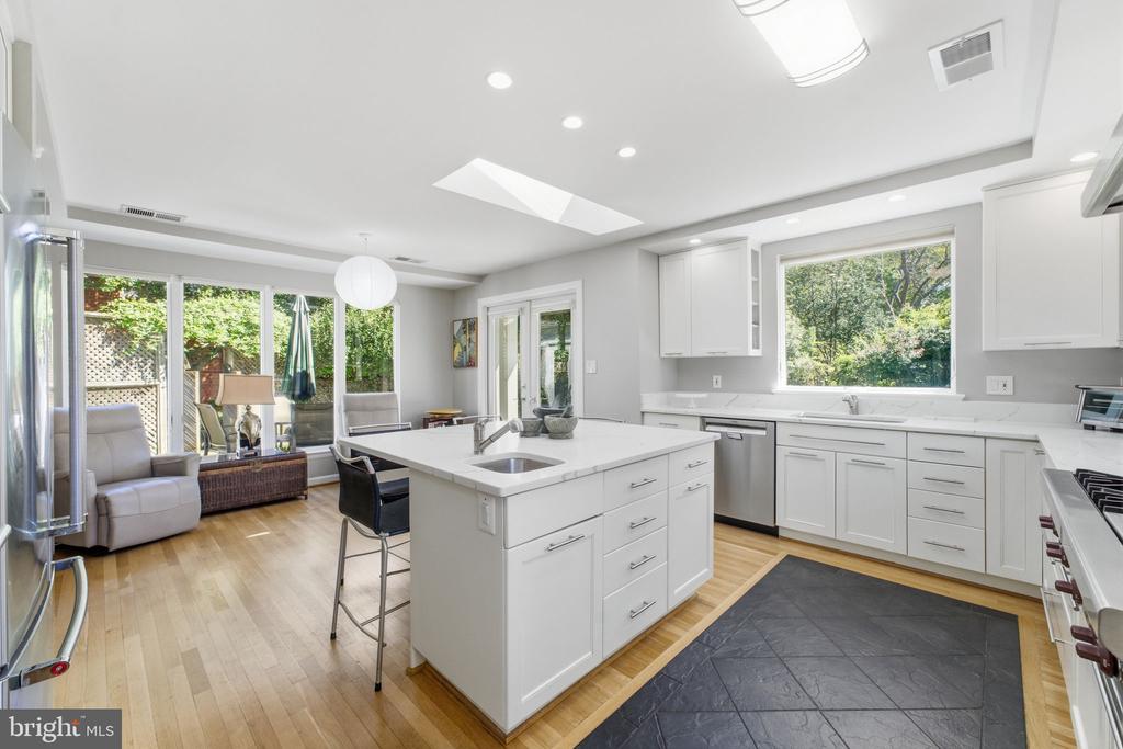 903 PEELE PLACE