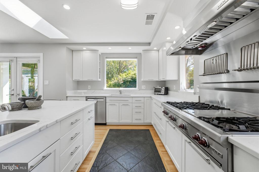 903 PEELE PLACE