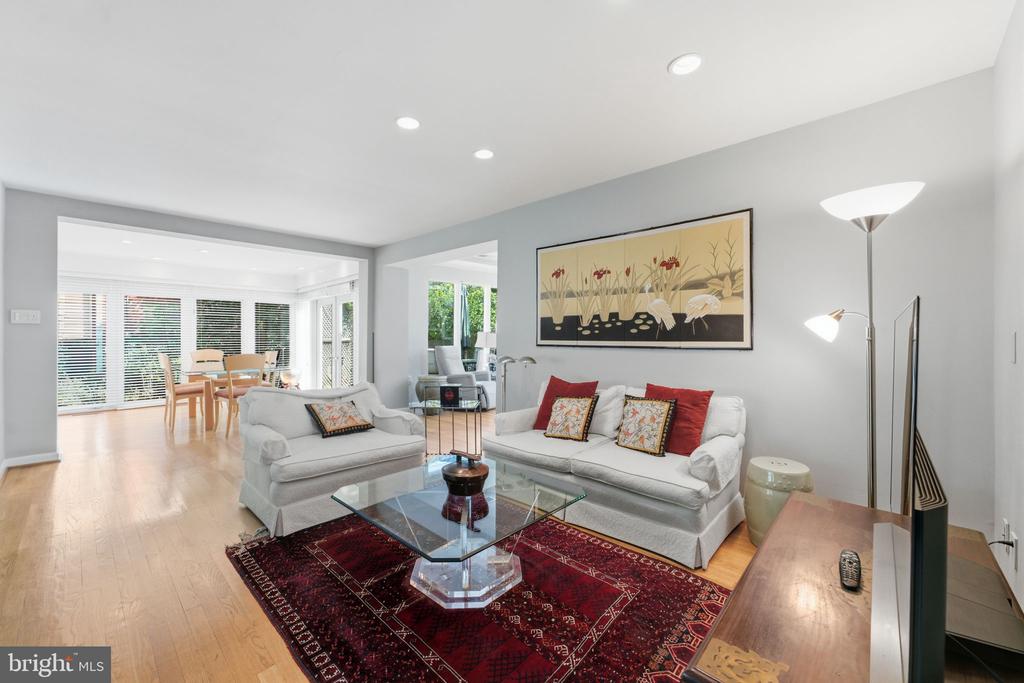 903 PEELE PLACE