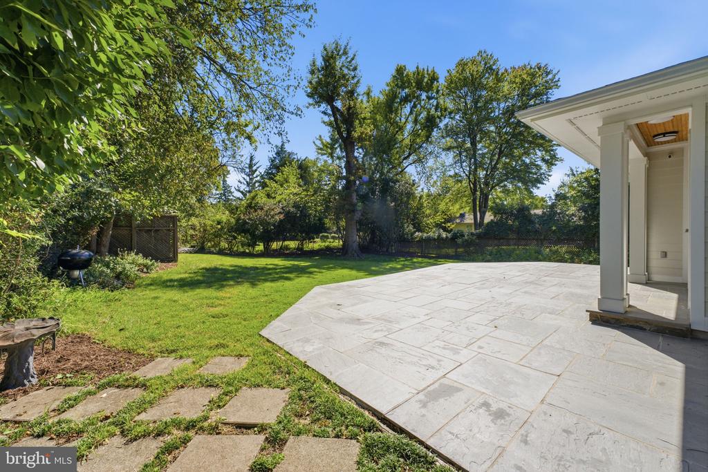 903 PEELE PLACE