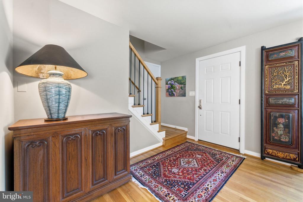 903 PEELE PLACE