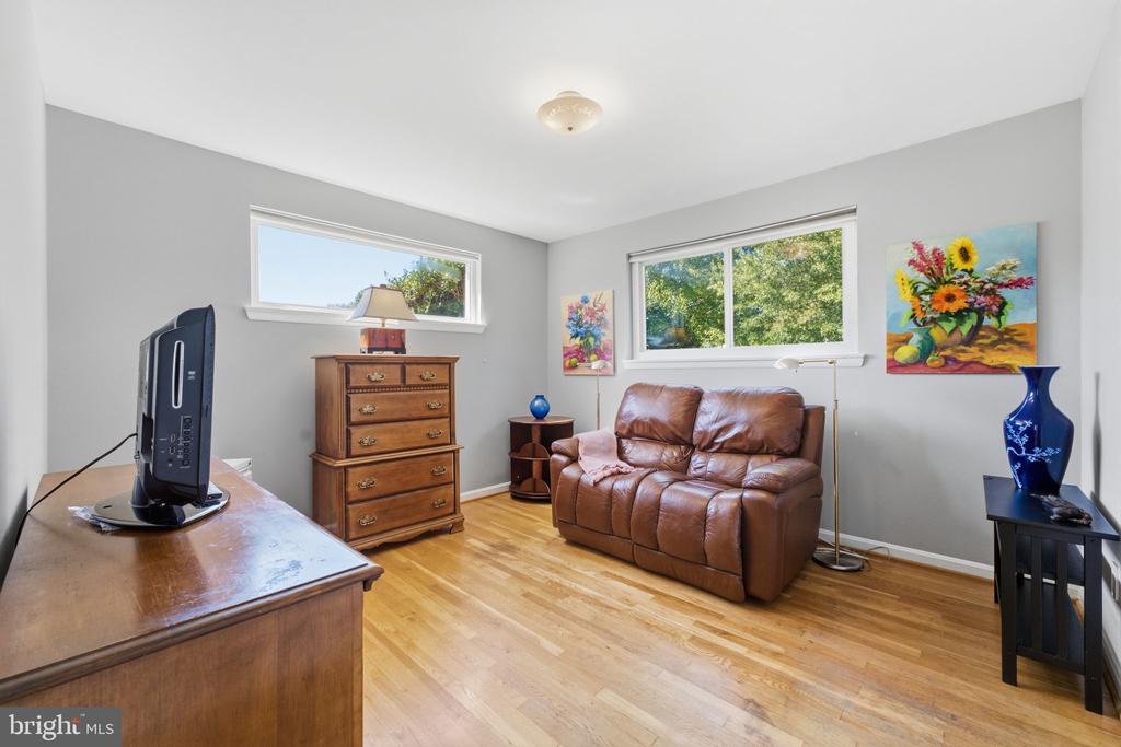 903 PEELE PLACE
