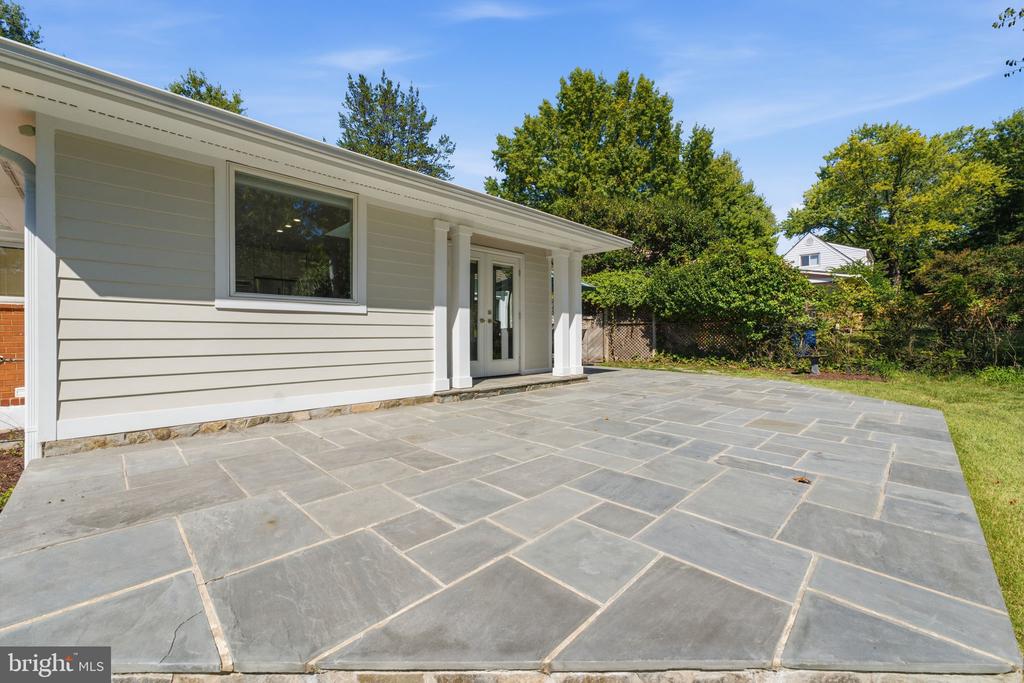 903 PEELE PLACE