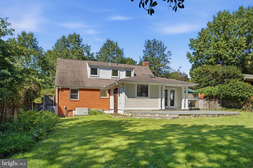 903 PEELE PLACE