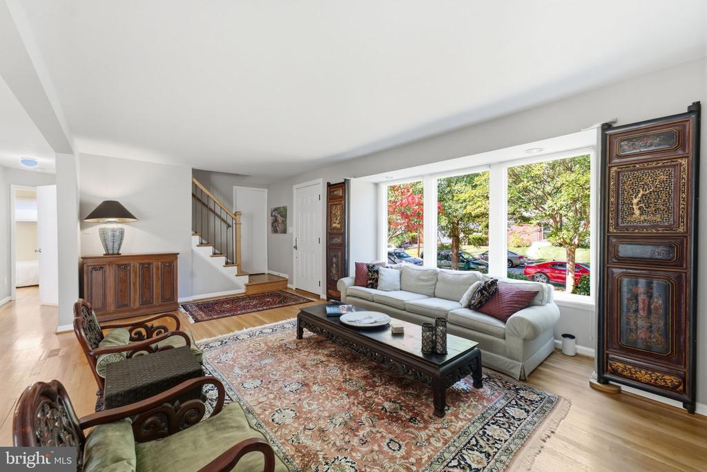 903 PEELE PLACE