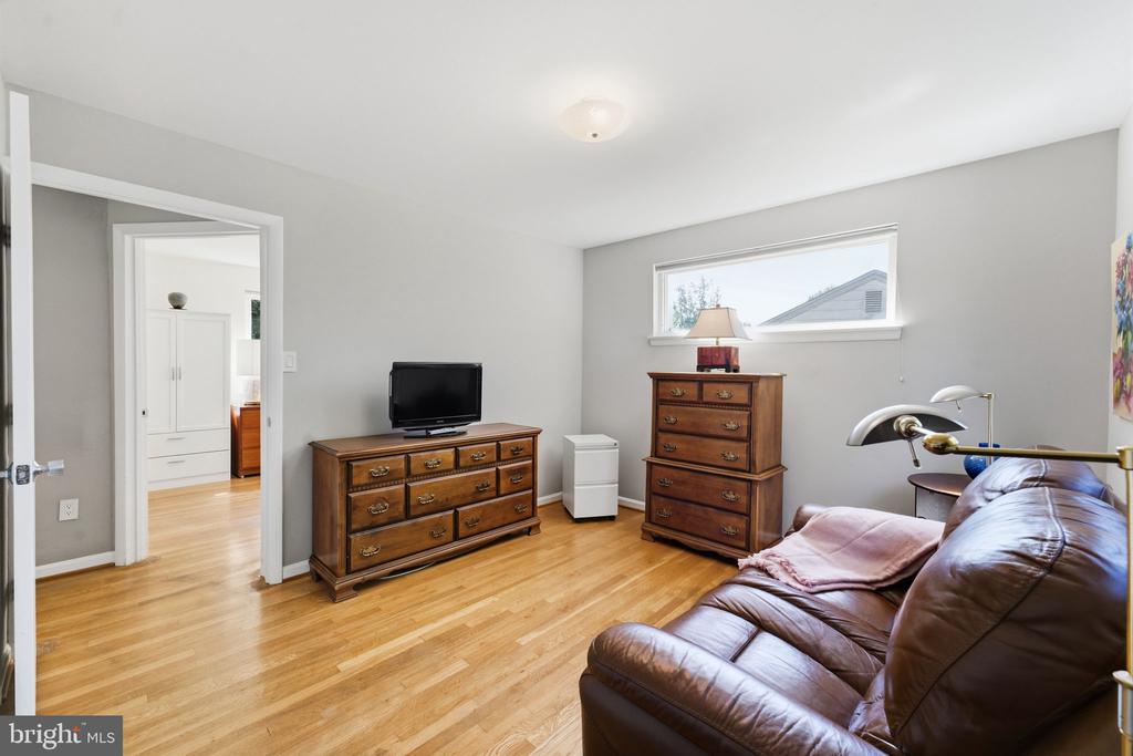 903 PEELE PLACE