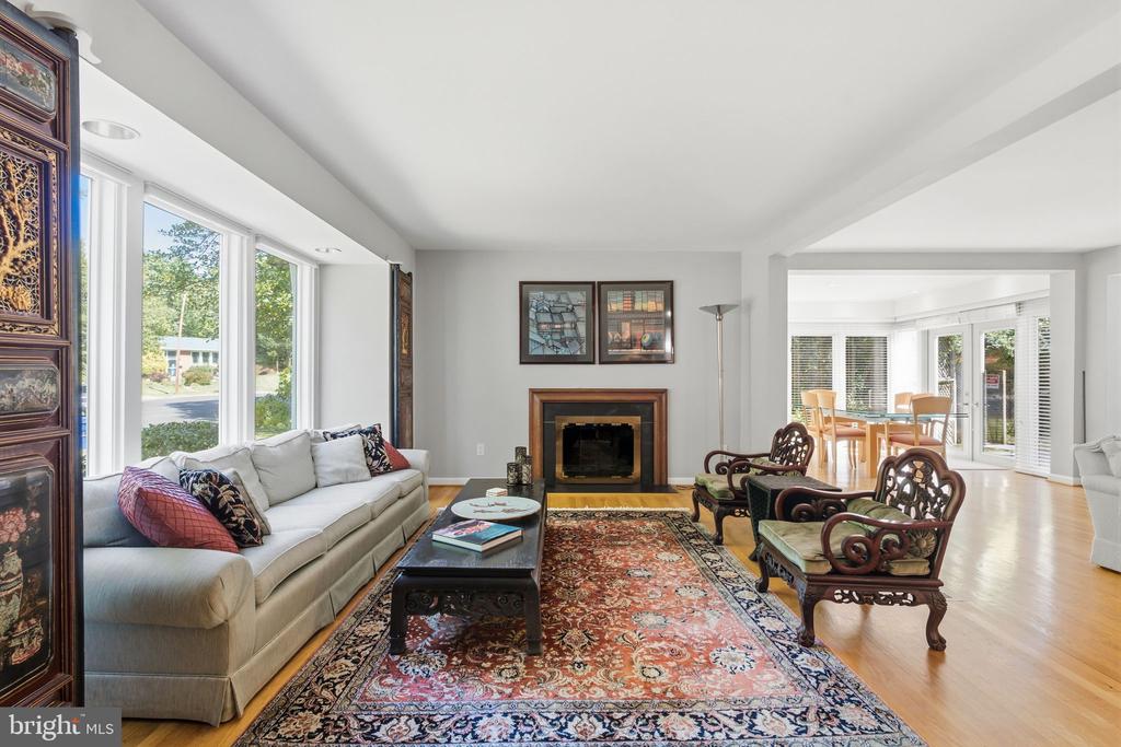 903 PEELE PLACE