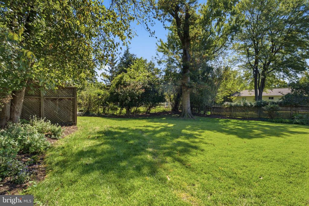 903 PEELE PLACE