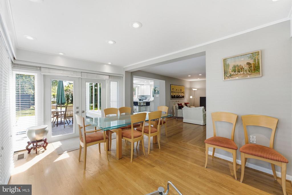 903 PEELE PLACE