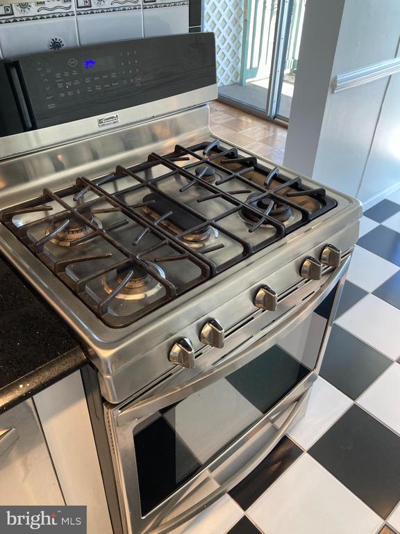 501 SLATERS LANE Unit: 403