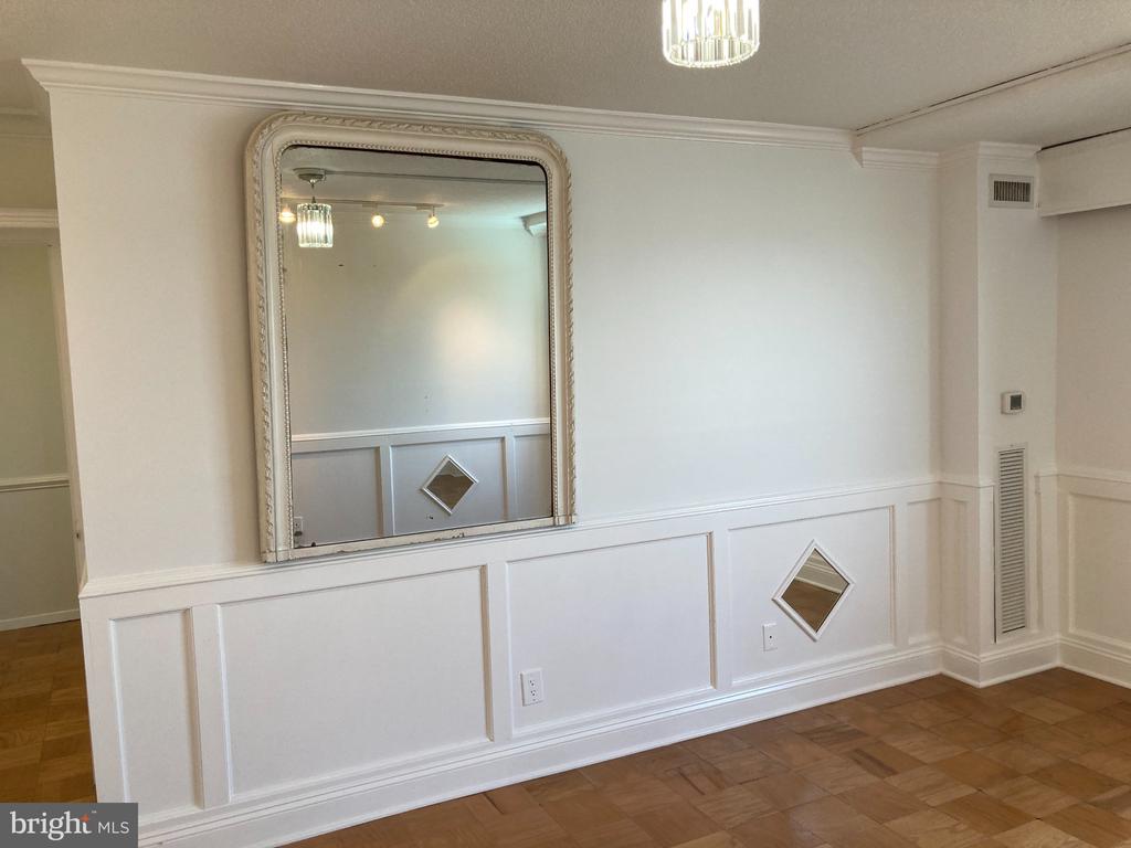 501 SLATERS LANE Unit: 403