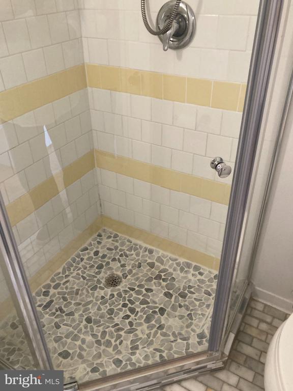501 SLATERS LANE Unit: 403