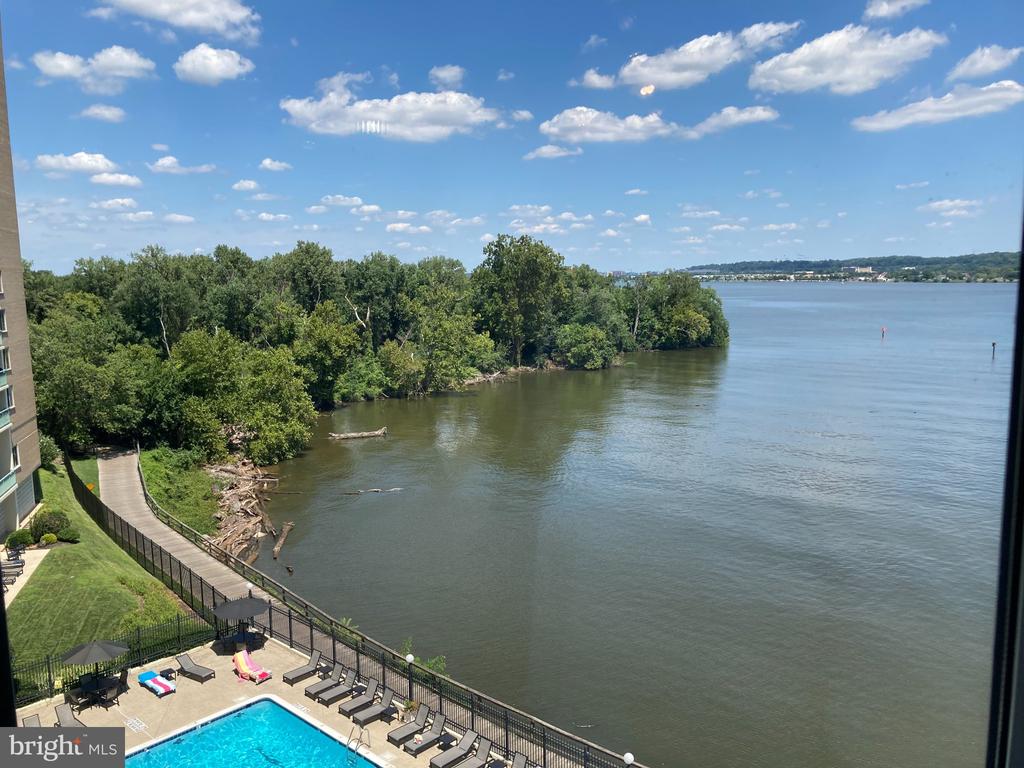 501 SLATERS LANE Unit: 403