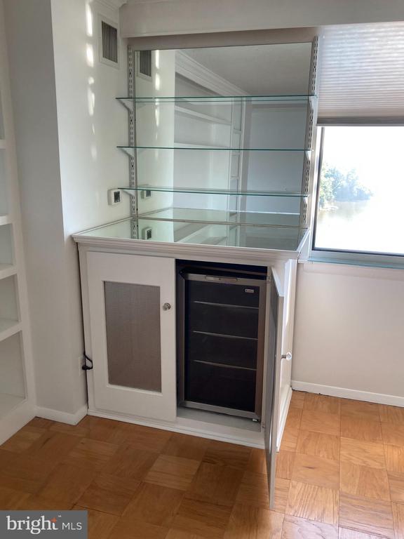 501 SLATERS LANE Unit: 403
