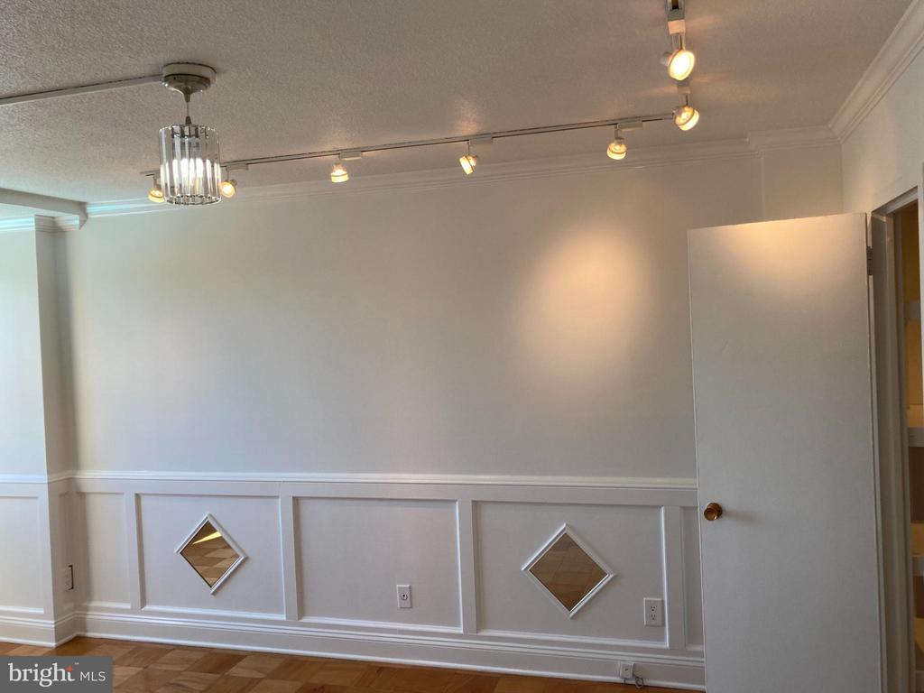 501 SLATERS LANE Unit: 403