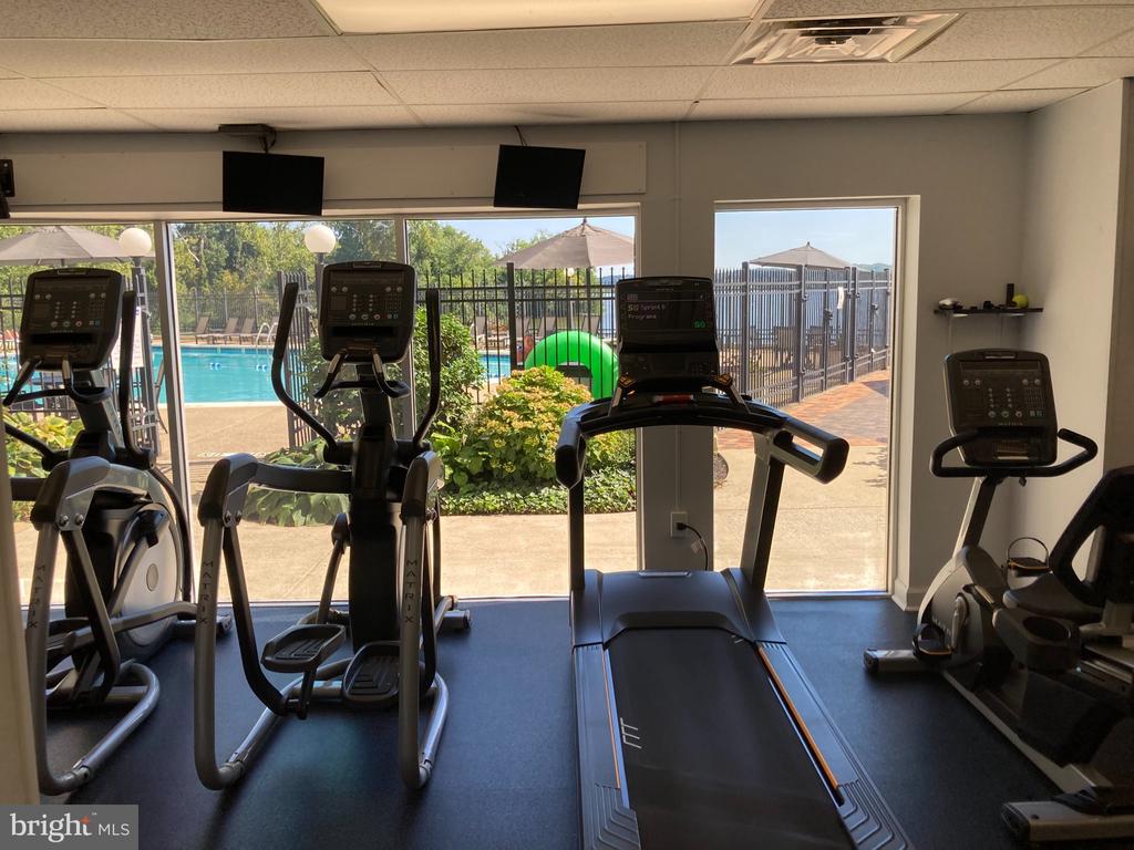 501 SLATERS LANE Unit: 403