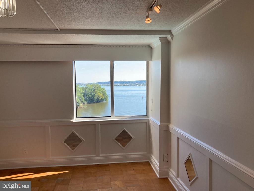 501 SLATERS LANE Unit: 403