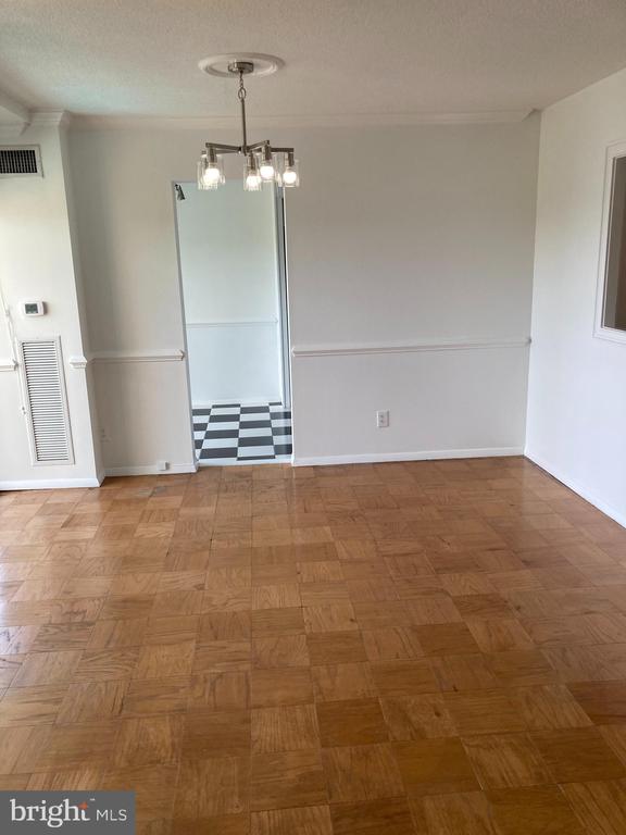 501 SLATERS LANE Unit: 403