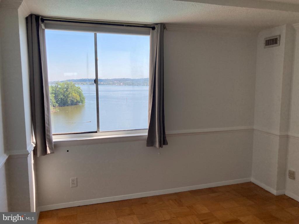 501 SLATERS LANE Unit: 403