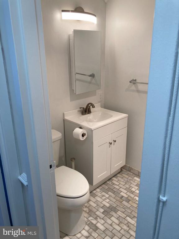 501 SLATERS LANE Unit: 403