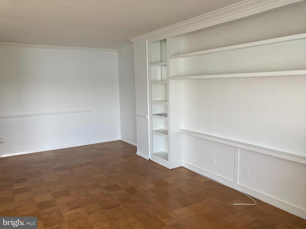501 SLATERS LANE Unit: 403