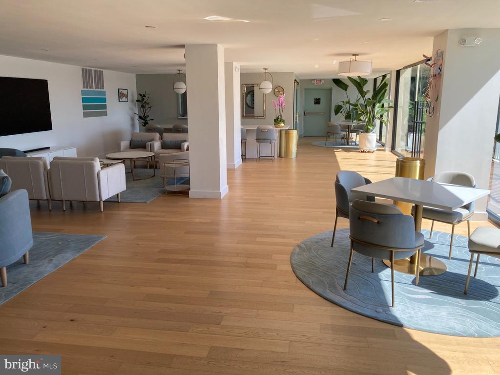501 SLATERS LANE Unit: 403