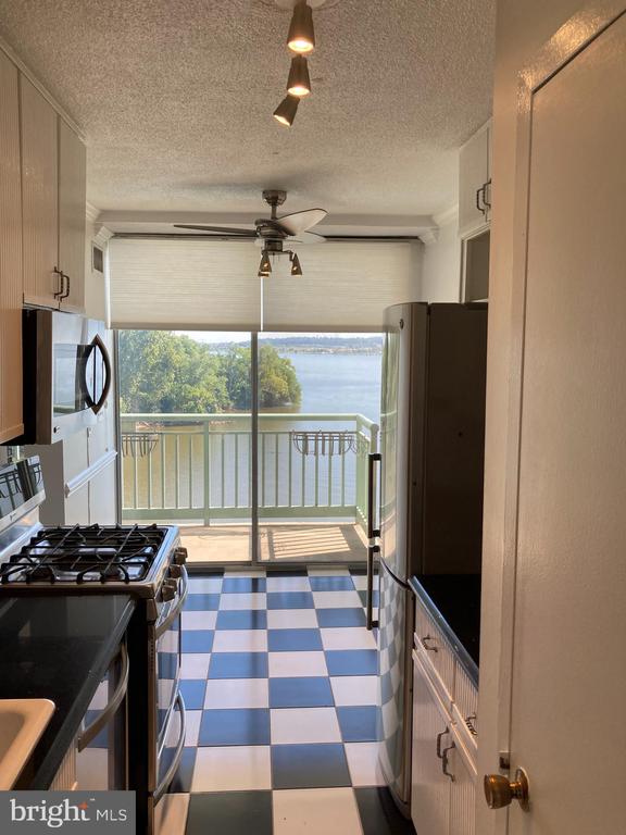 501 SLATERS LANE Unit: 403