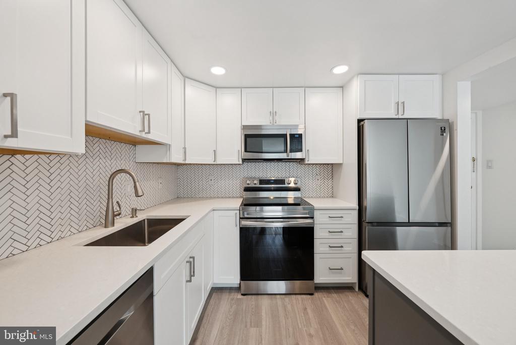 6300 STEVENSON AVENUE Unit: 503