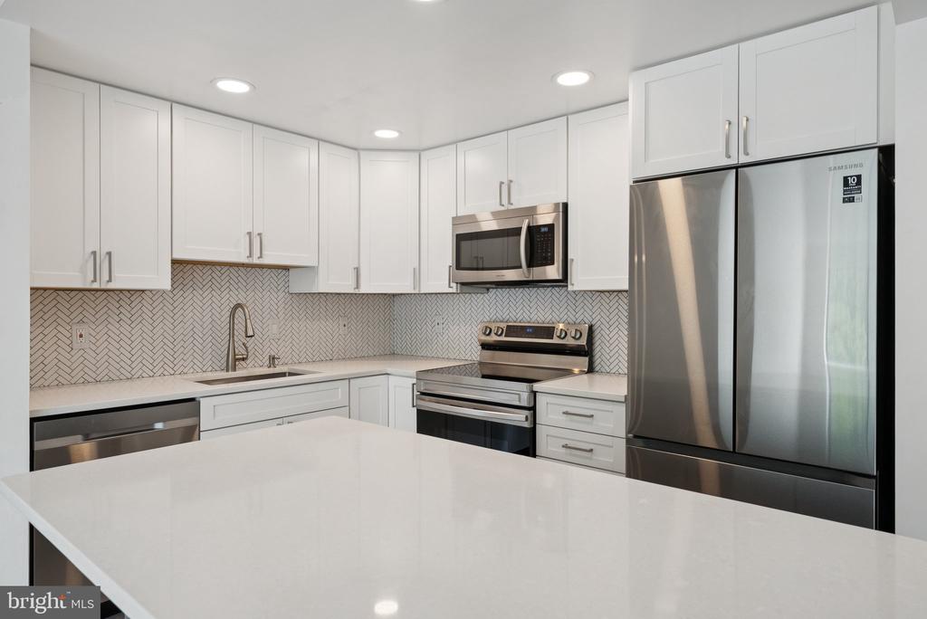6300 STEVENSON AVENUE Unit: 503
