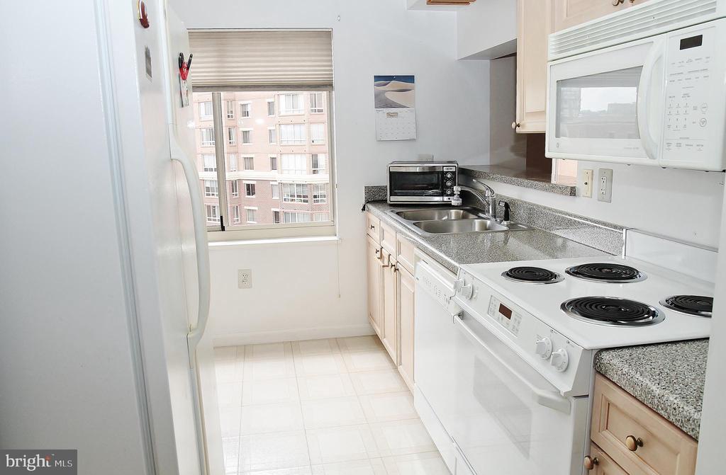 2151 JAMIESON AVENUE Unit: 903