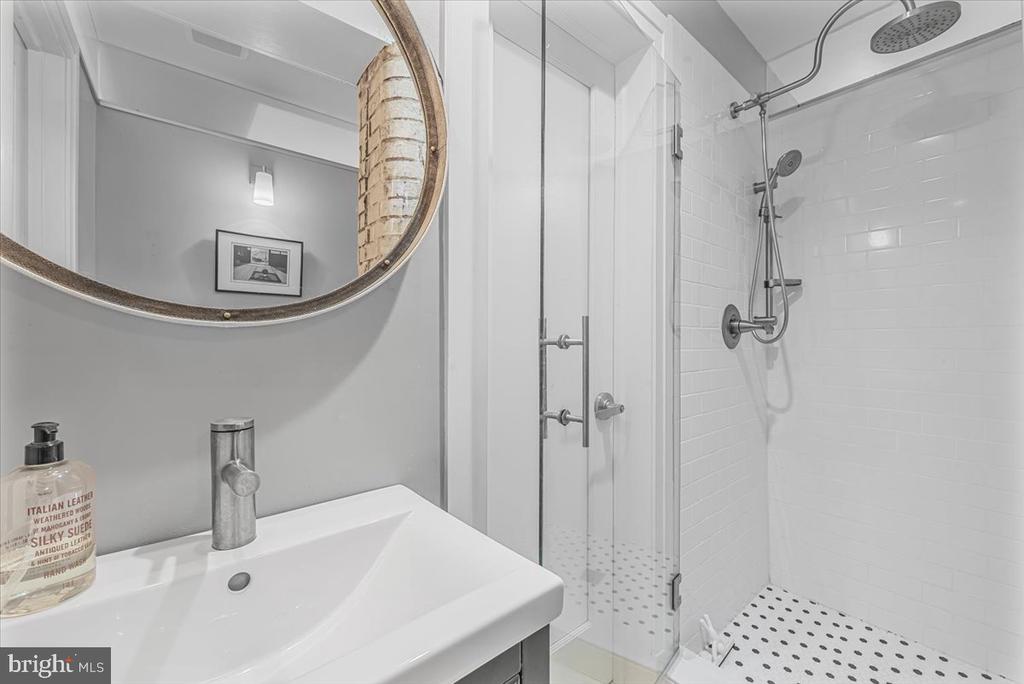 1210 QUEEN STREET Unit: 1